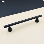 UCHWYT DO MEBLI RELING CZARNY MAT LOFT Z TRAPEZOWYMI STOPKAMI, KUCHNIA, SALON, ŁAZIENKA.jpg