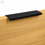 uchwyt do mebli nakładany na front krawędziowy NERO czarny mat anoda szczotkowan z zaoblonymi krawędziami (1).jpg