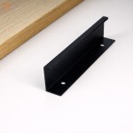 uchwyt do mebli nakładany na front krawędziowy NERO czarny mat anoda szczotkowan z zaoblonymi krawędziami (4).jpg