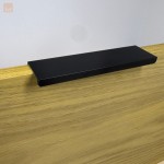 uchwyt do mebli nakładany na front krawędziowy NERO czarny mat anoda szczotkowan z zaoblonymi krawędziami (7).jpg