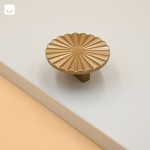 Gałka meblowa okrągła uchwyt PRESA rozetka zdobiona złoty mat 50 mm 2.jpg