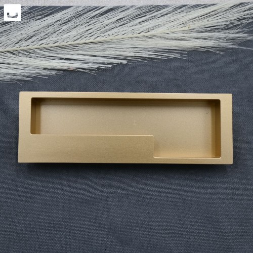 uchwyt meblowy wpuszczany uchwyt do meli na równi z płytą, złoty mat złoto matowe, uchwyt na równi z płytą szafa wewnętrzna szuflada. komoda, garderoba  (2).jpg