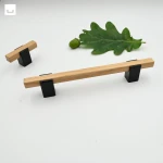 uchwyt do mebli reling dąb naturalny z czarną stopką prostokątny, dąb natualny  NATURA KUCHNIA, SALON, KOMODA  (2).jpg