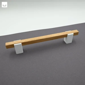 Uchwyt do mebli drewniany reling NATURA dąb naturalny L-640 mm + biały