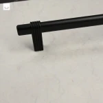 Uchwyt meblowy nowoczesny STRATO ryflowany czarny 160mm 2C01519160.N2 loft 1.jpg