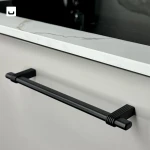 Uchwyt meblowy nowoczesny STRATO ryflowany czarny 160mm 2C01519160.N2 loft 4.jpg