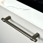 Uchwyt meblowy nowoczesny STRATO ryflowany brąz 160mm 2C01519160.BZ 2.jpg