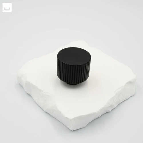 Gałka do mebli TEO ryflowana okrągła fi 28 mm czarny mat